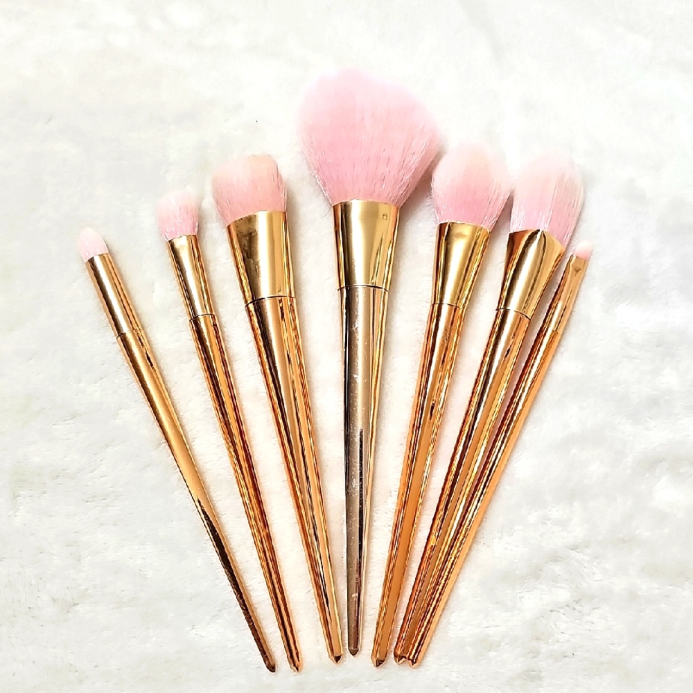Luxurious Pink Makeup Brush Set In Rosegoldtone Accent